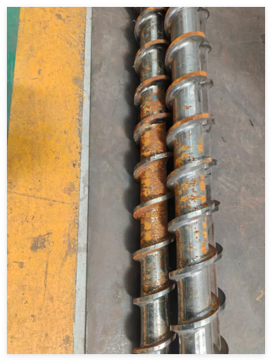Advanced wear and corrosion on screws retired from service — the end state of warning signs that appear months earlier